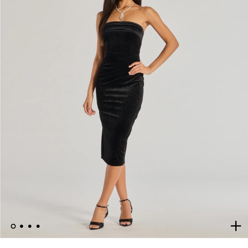 Elegant Black Strapless Dress